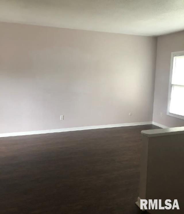2520 South Skyway Road Peoria, IL 61607 - Photo 5 of 10 Gallery Image 5