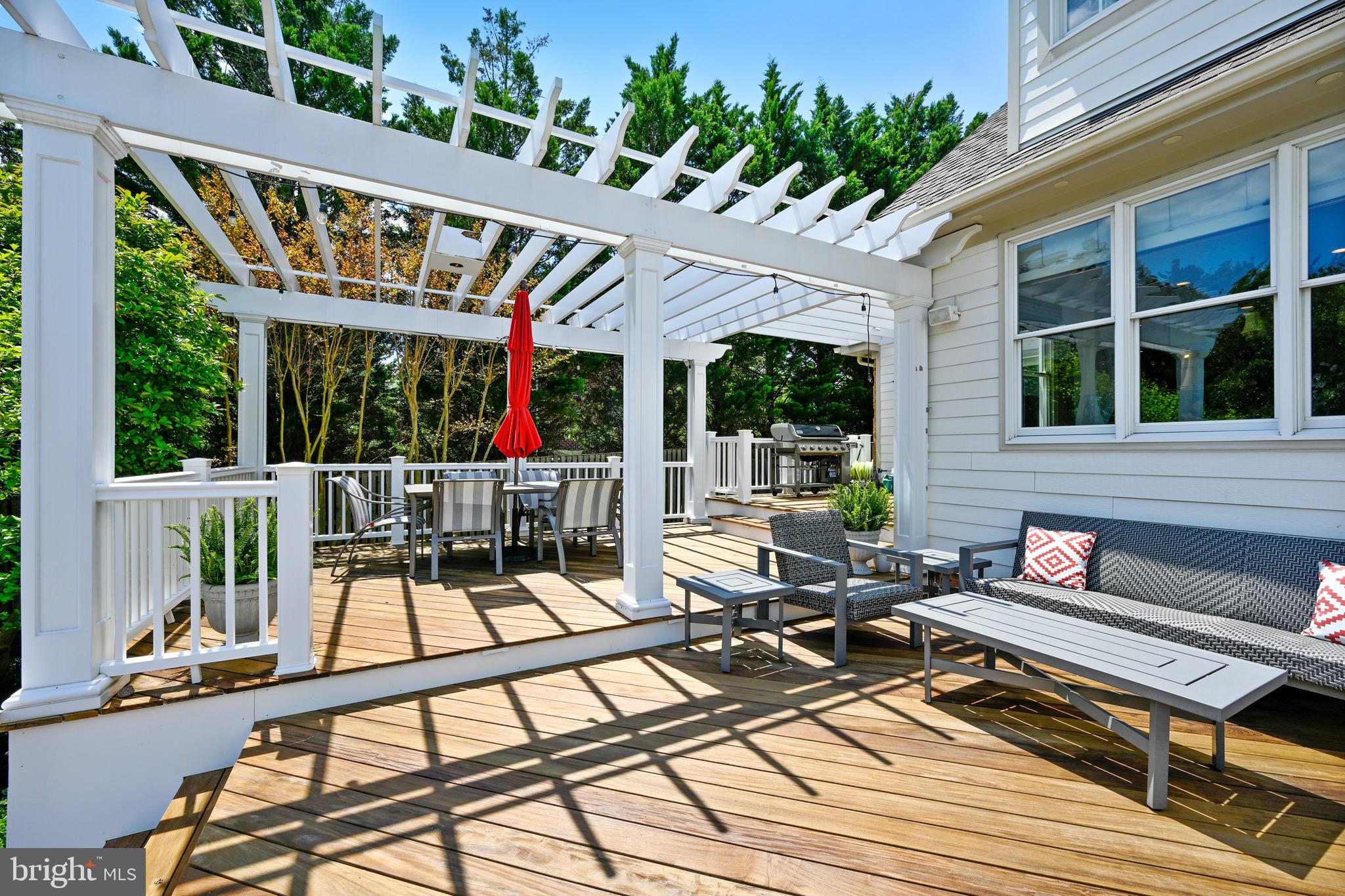 3417 Hidden River View Road Annapolis, MD 21403 - Photo 6 of 27 Plenty of space for dining and lounging