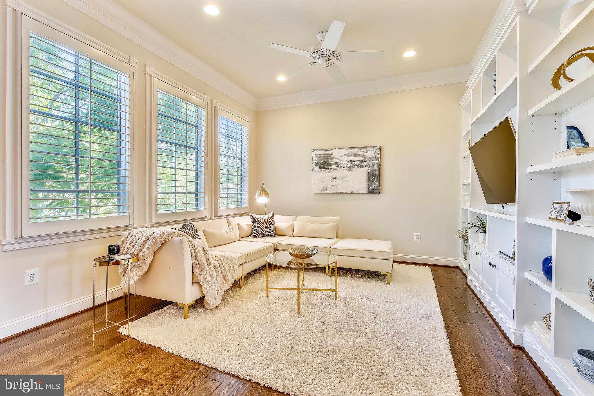 1411 Ridgeview Way Washington, DC 20007 - Photo 8 of 43 Family Room with Built Ins
