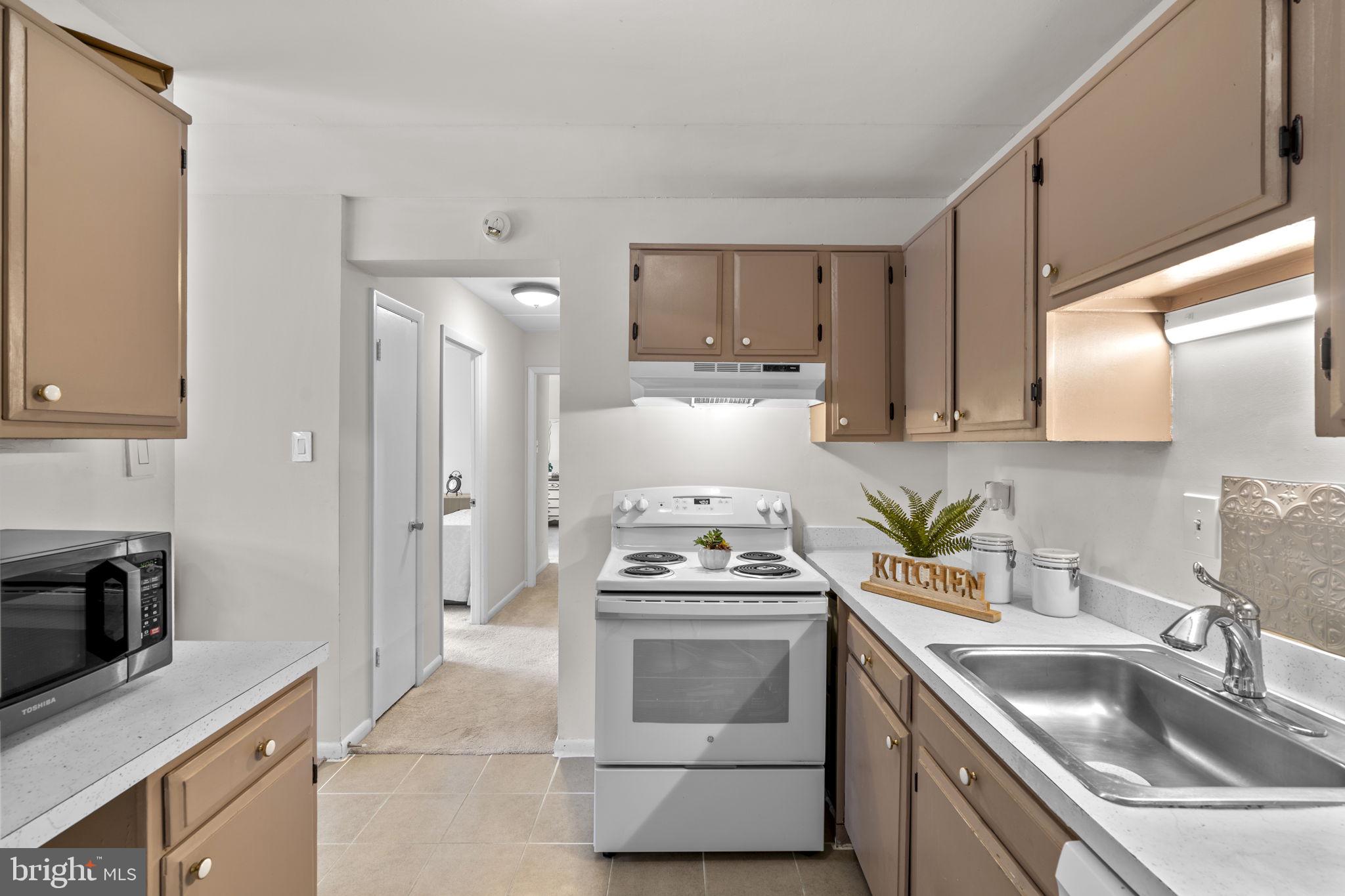 6280 Edsall Road, Unit 301 Alexandria, VA 22312 - Photo 15 of 30 Kitchen
