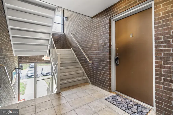 $285,000 | 6280 Edsall Road, Unit 301, Alexandria, VA 22312