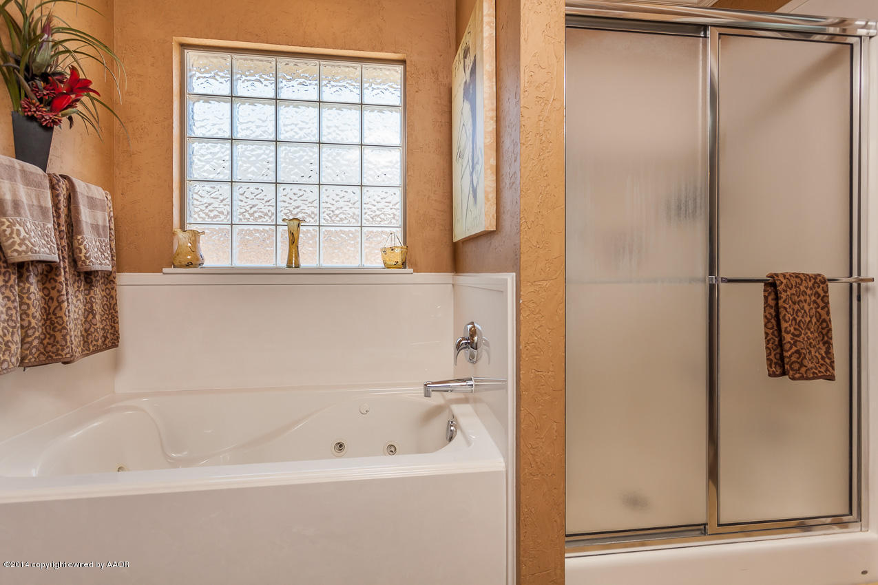 5811 South Rusk Street Amarillo, TX 79118 - Photo 13 of 22 a bathroom with a bathtub and a window