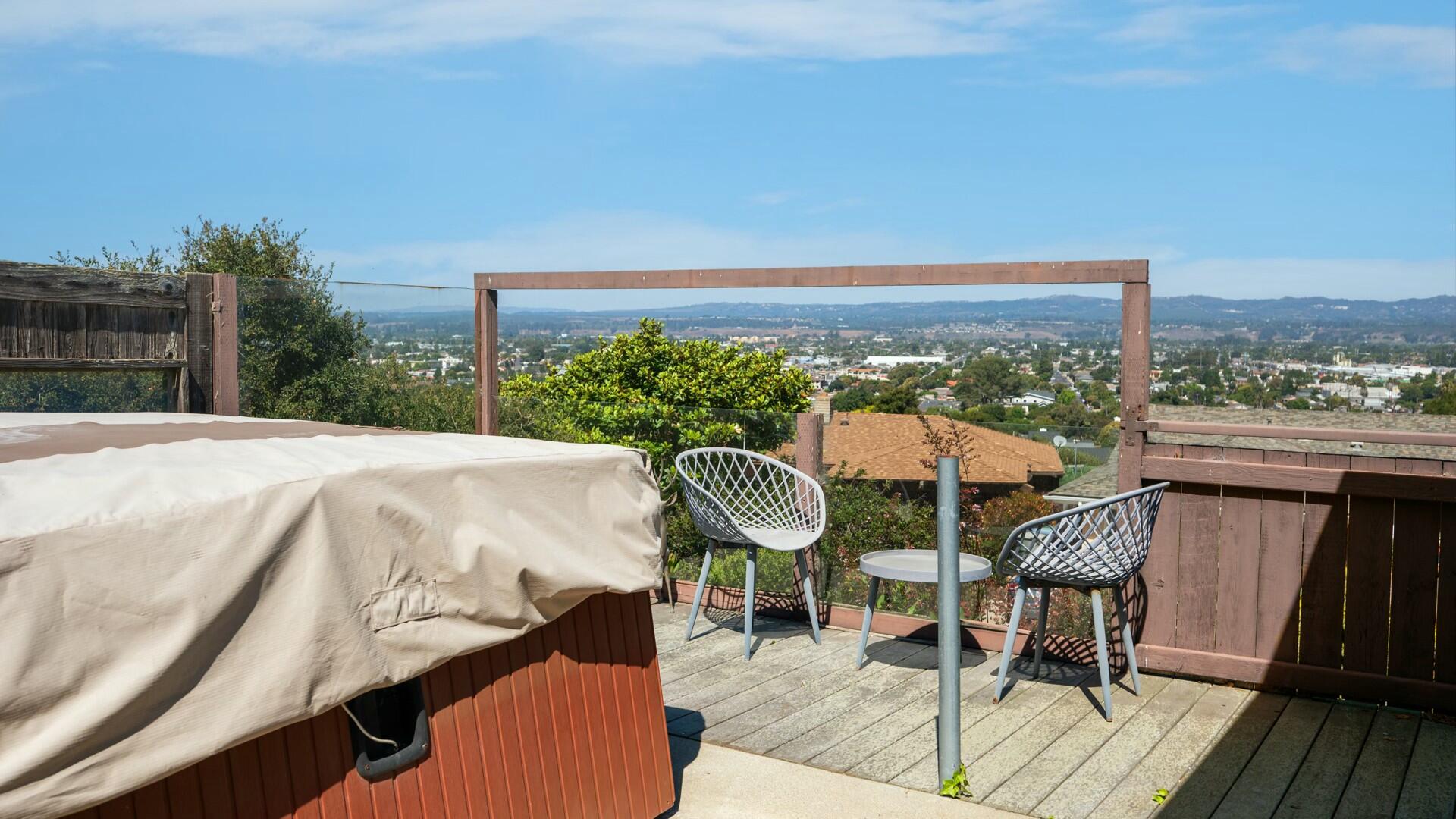 34 Cambridge Drive Lompoc, CA 93436 - Photo 19 of 26 a balcony with table and chairs