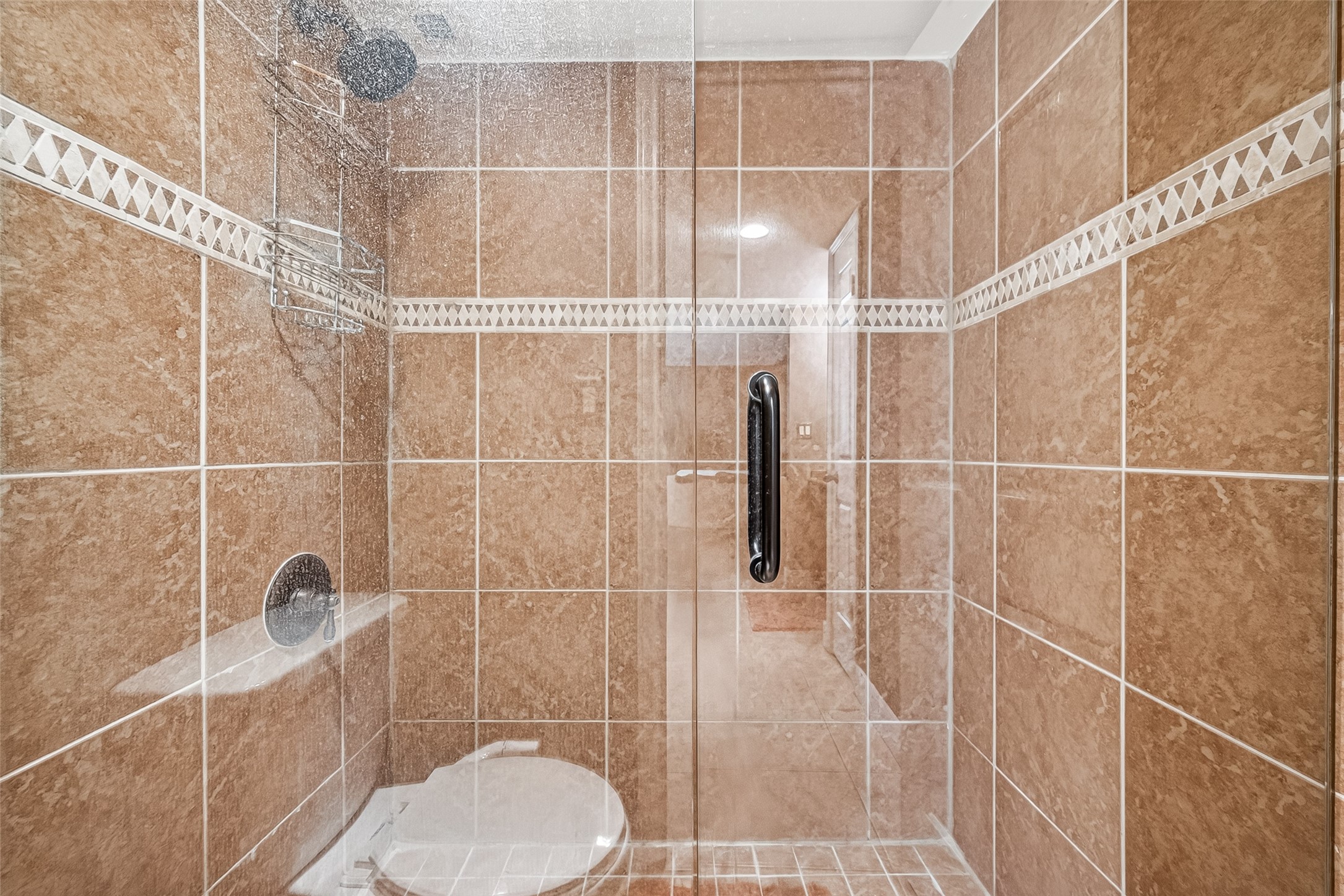 3525 Sage Road, Unit 1116 Houston, TX 77056 - Photo 22 of 25 Walk-in shower with floor-to-ceiling tile.