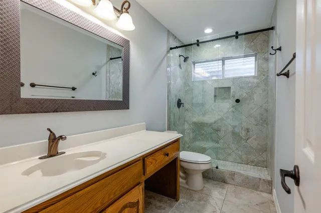 en house with a ceiling fan and window