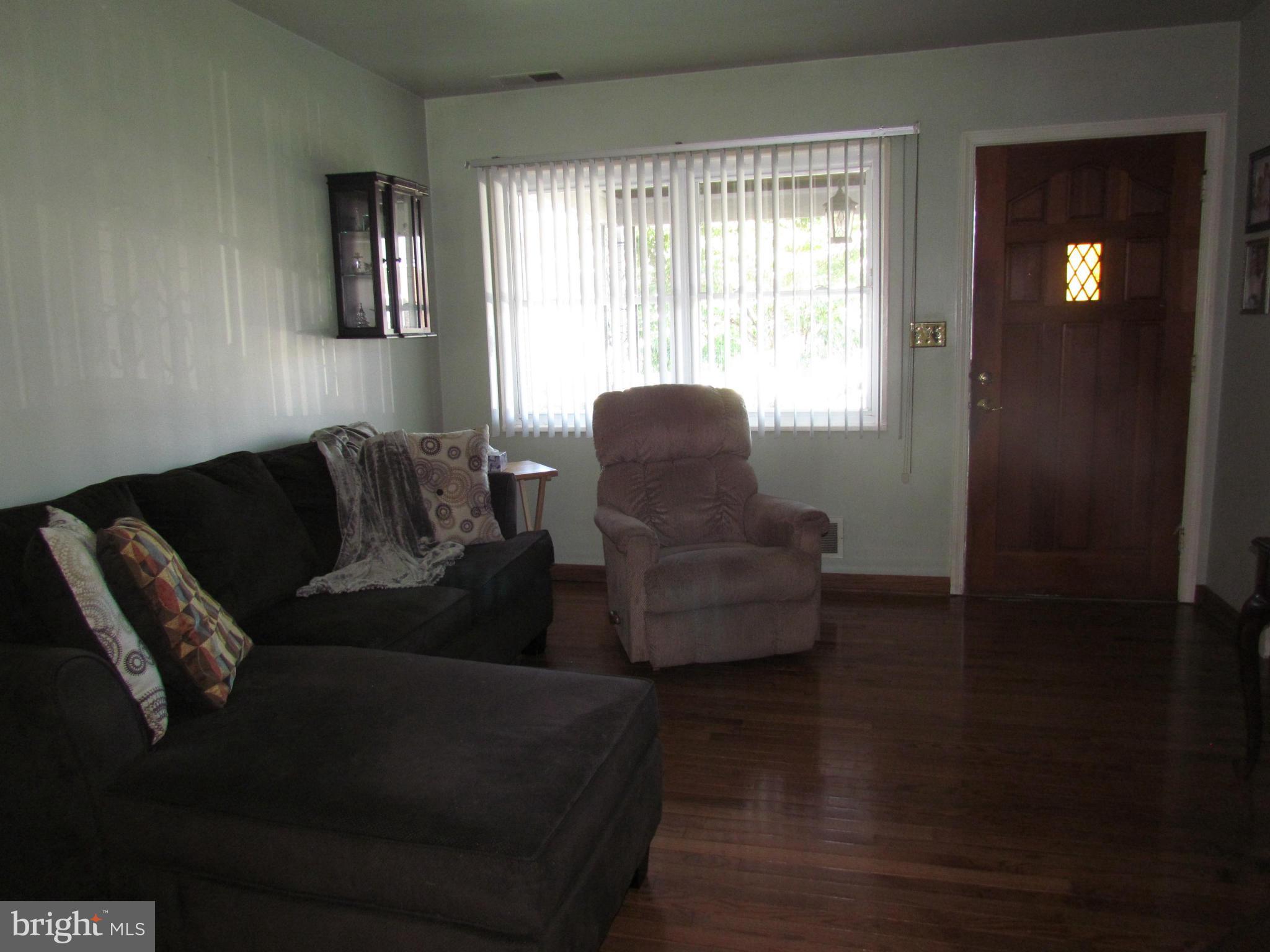 1908 Holborn Road Baltimore, MD 21222 - Photo 5 of 23 Living Room