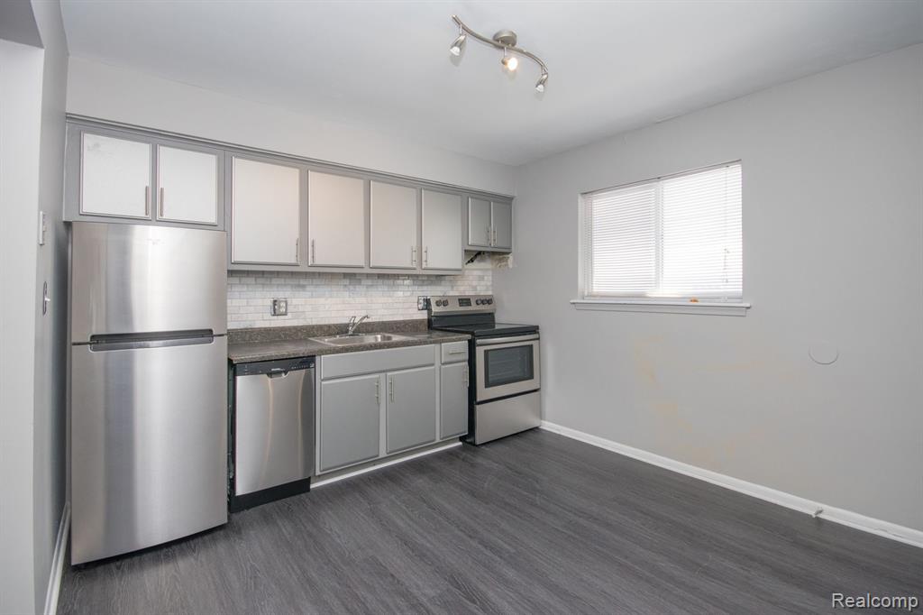 629 West Maple Road, Unit 14 Clawson, MI 48017 - Photo 1 of 27