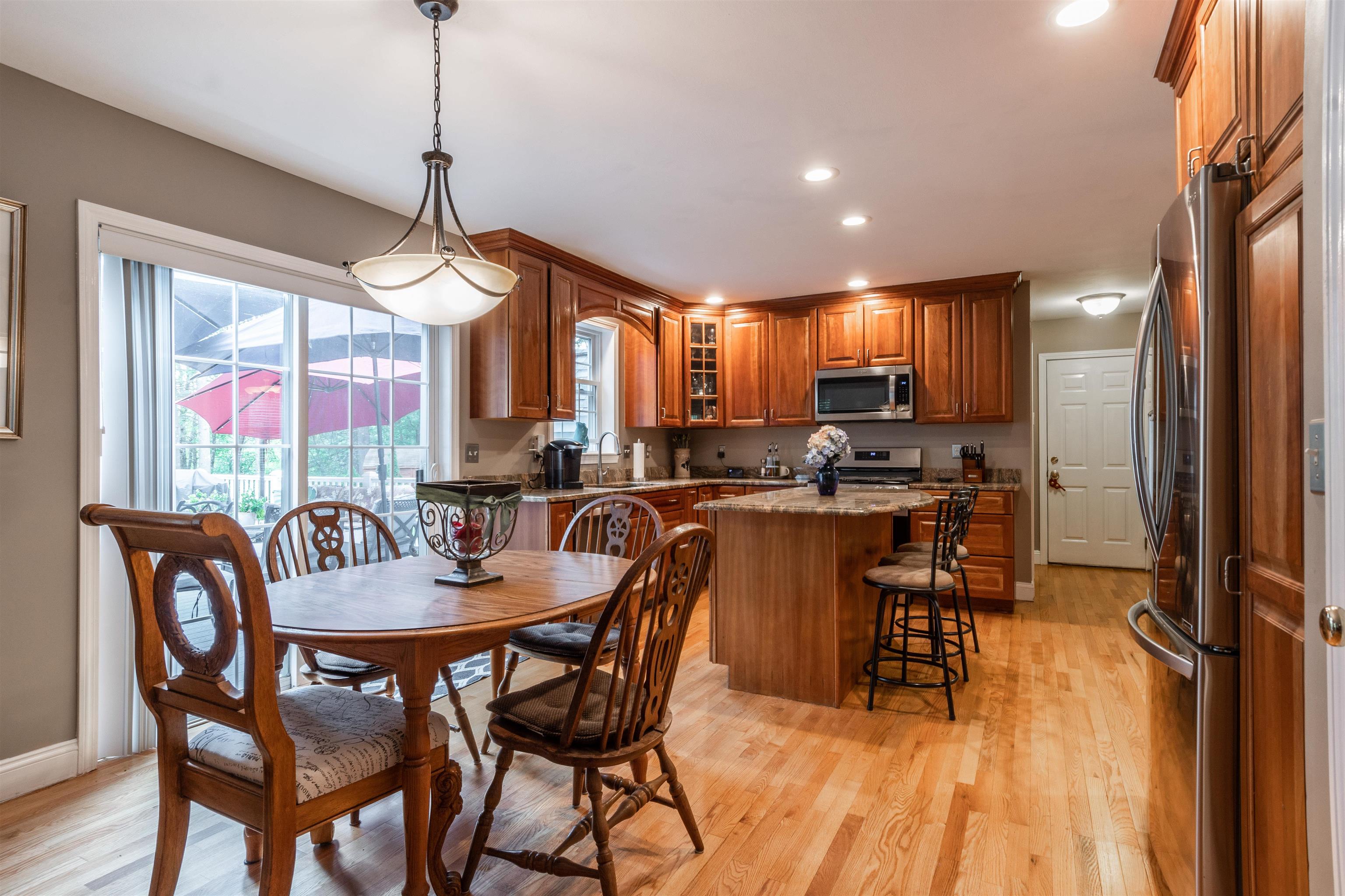 18 Rhodora Drive Amherst, NH 03031 - Photo 4 of 34