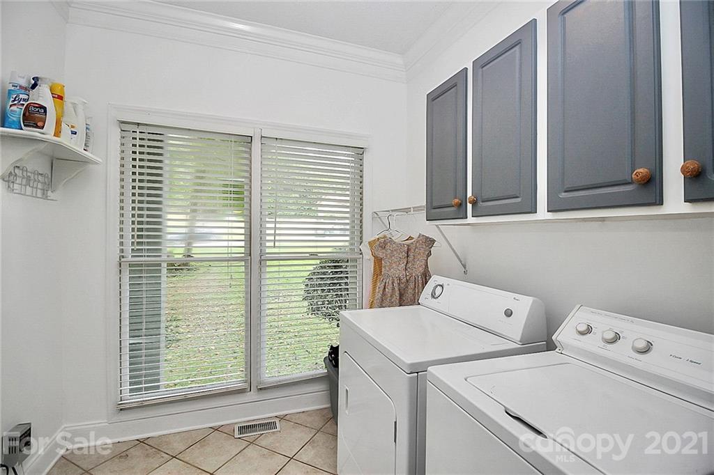 4900 Spring Lane Charlotte, NC 28213 - Photo 7 of 31 a utility room with dryer and washer