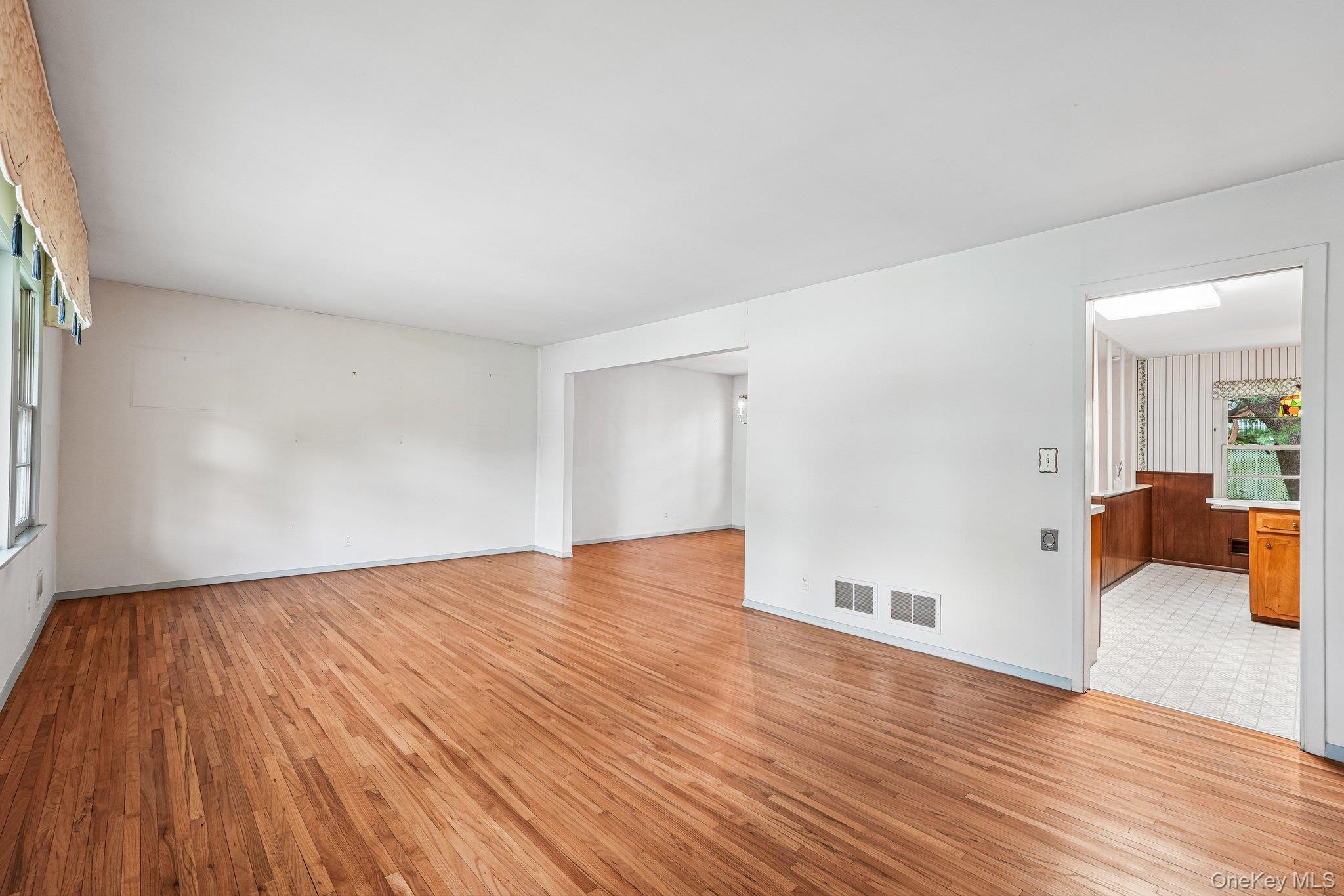 234 Duxbury Road Purchase, NY 10577 - Photo 4 of 29