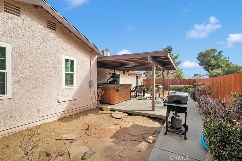 14190 Tehachapi Road Apple Valley, CA 92307 - Photo 35 of 39 a view of a backyard with sitting area