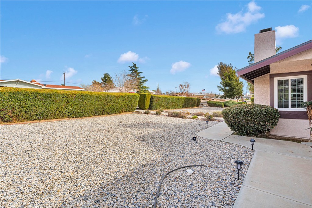 14190 Tehachapi Road Apple Valley, CA 92307 - Photo 5 of 39 a view of a backyard of the house