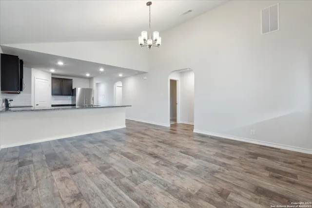 $2,100 | 208 Washita River, Cibolo, TX 78108