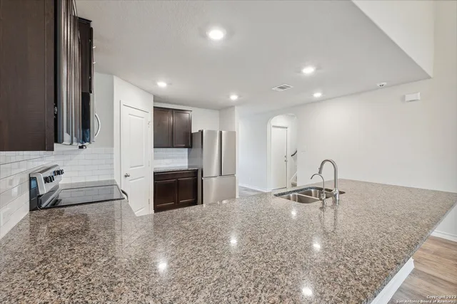 $2,100 | 208 Washita River, Cibolo, TX 78108