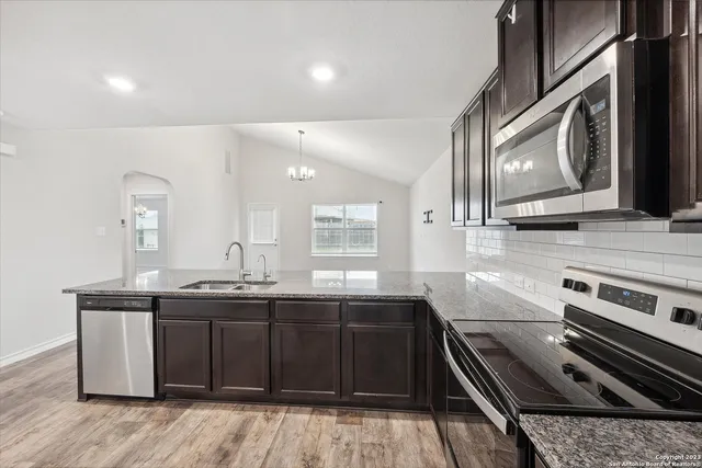 $2,100 | 208 Washita River, Cibolo, TX 78108