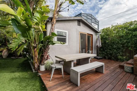 $2,695,000 | 416 Brooks Avenue, Venice, CA 90291