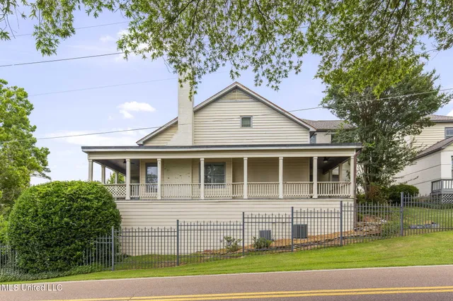 $375,000 | 107 Lakepointe Drive, Madison, MS 39110