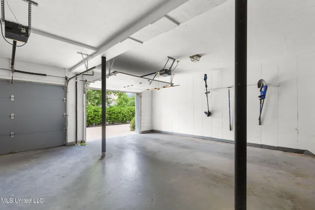 $375,000 | 107 Lakepointe Drive, Madison, MS 39110