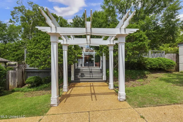 $375,000 | 107 Lakepointe Drive, Madison, MS 39110