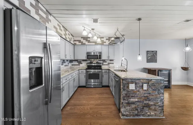 $375,000 | 107 Lakepointe Drive, Madison, MS 39110