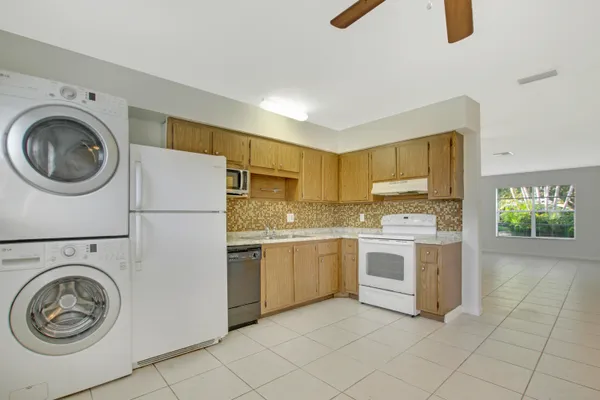 $1,950 | 1919 Doffer Lane, Unit 1933, Juno Ridge, FL 33408