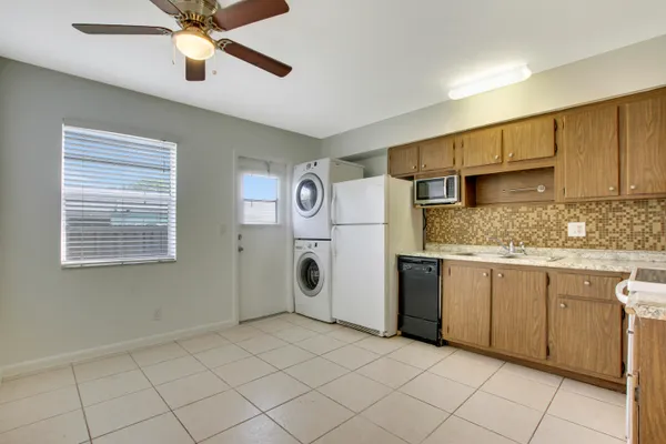 $1,950 | 1919 Doffer Lane, Unit 1933, Juno Ridge, FL 33408