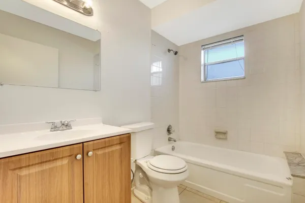 $1,950 | 1919 Doffer Lane, Unit 1933, Juno Ridge, FL 33408