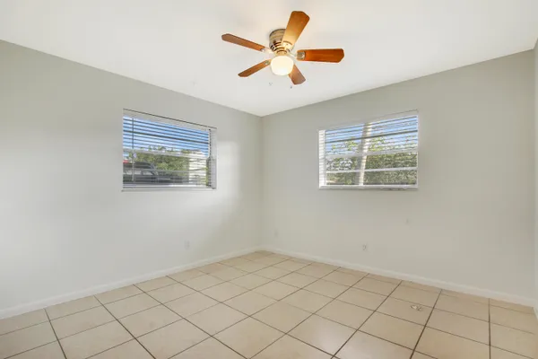 $1,950 | 1919 Doffer Lane, Unit 1933, Juno Ridge, FL 33408