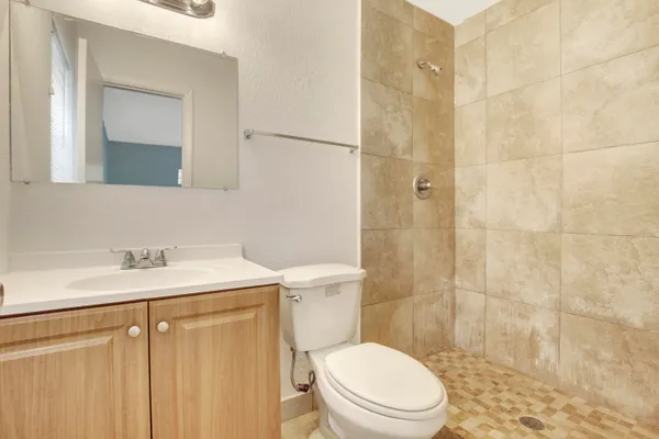 $1,950 | 1919 Doffer Lane, Unit 1933, Juno Ridge, FL 33408