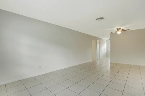 $1,950 | 1919 Doffer Lane, Unit 1933, Juno Ridge, FL 33408