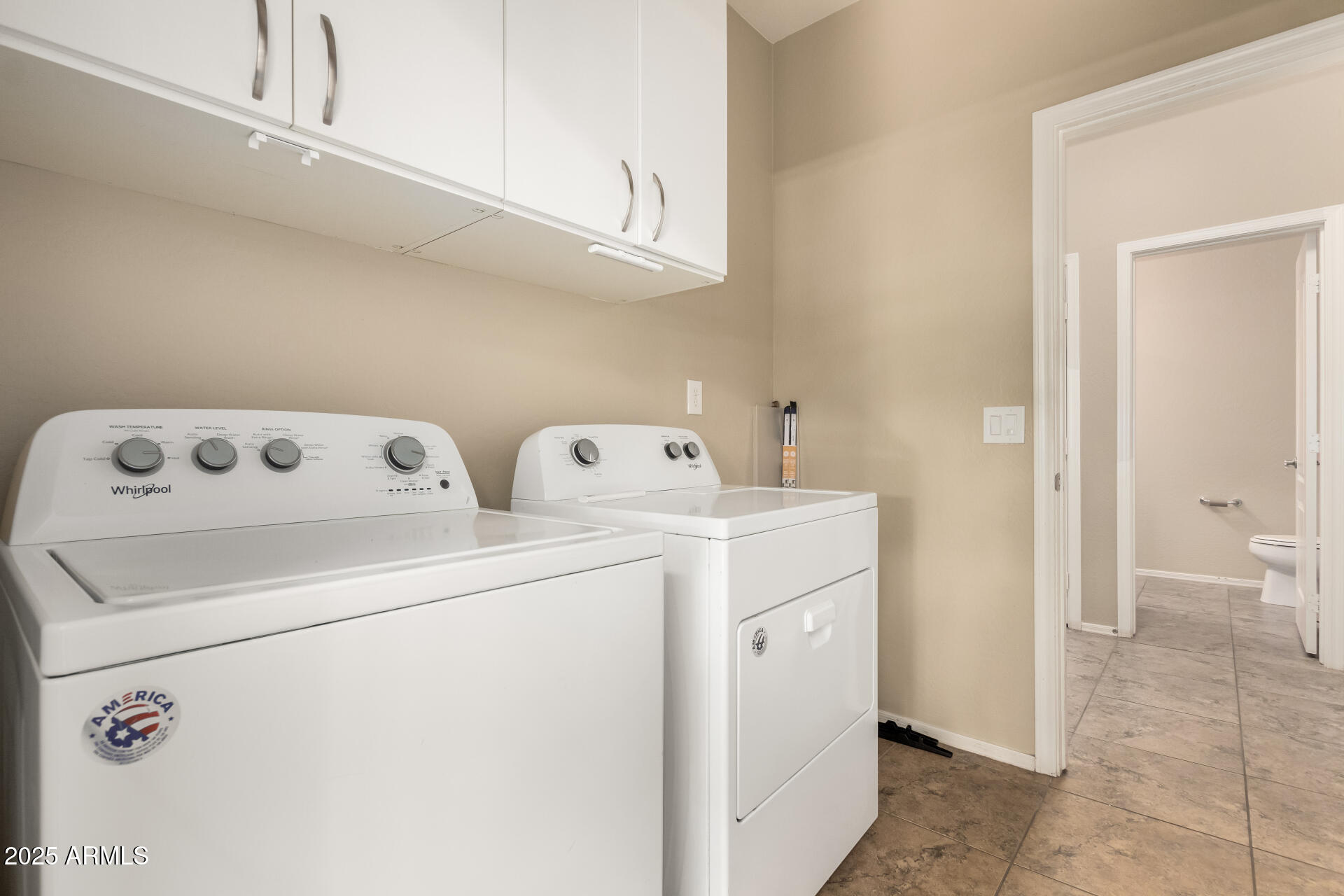 2806 East Trigger Way Gilbert, AZ 85297 - Photo 32 of 40 a utility room with dryer and washer