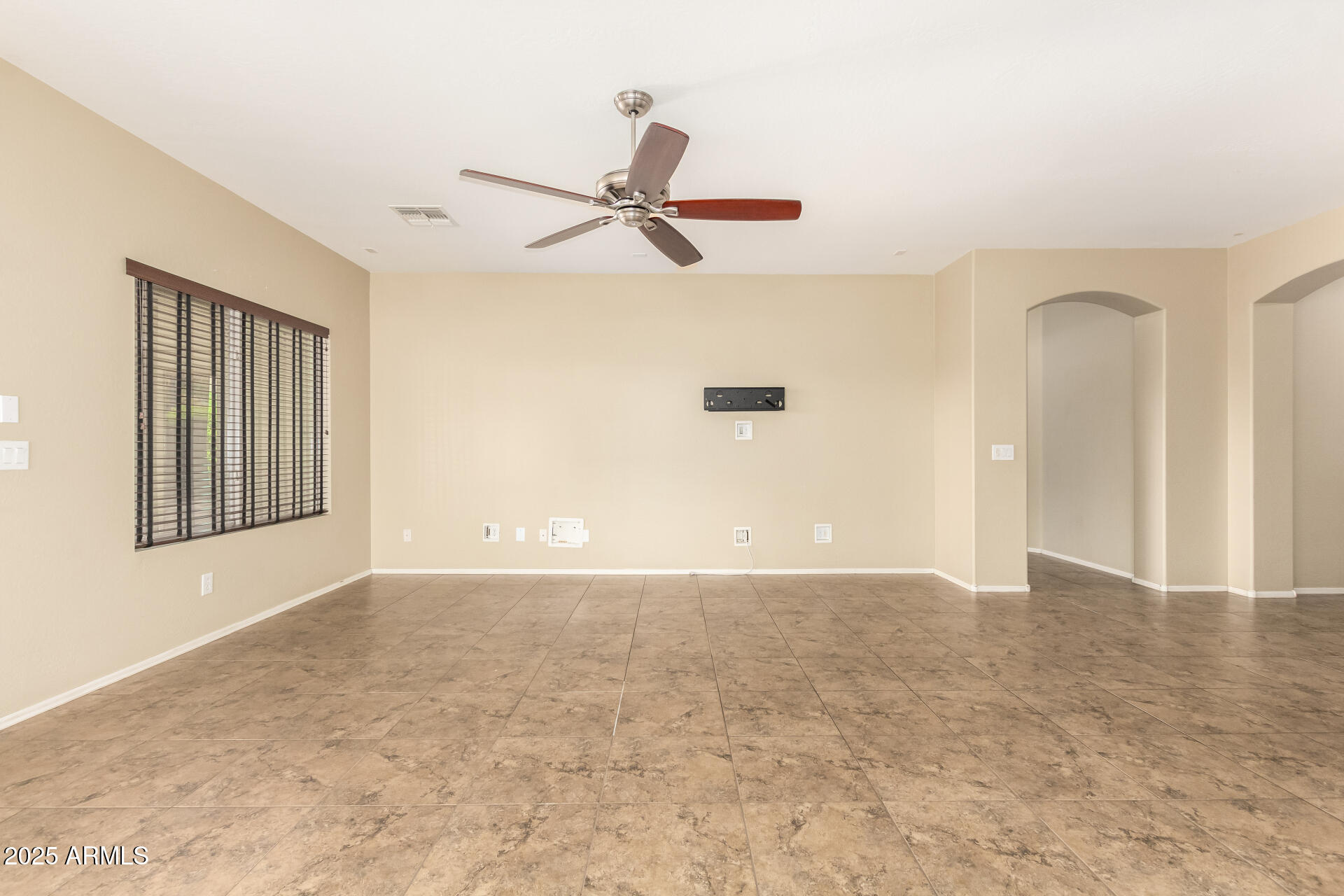 2806 East Trigger Way Gilbert, AZ 85297 - Photo 10 of 40 an empty room with windows