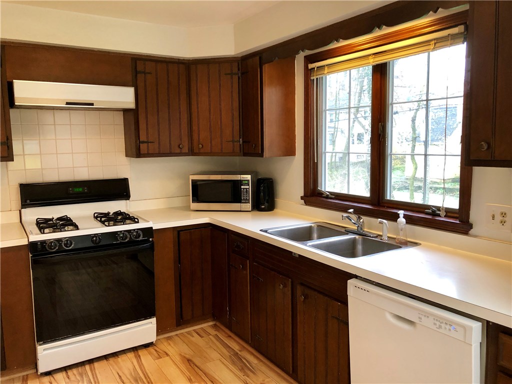 74 Chelmsford Road Brighton, NY 14618 - Photo 4 of 12