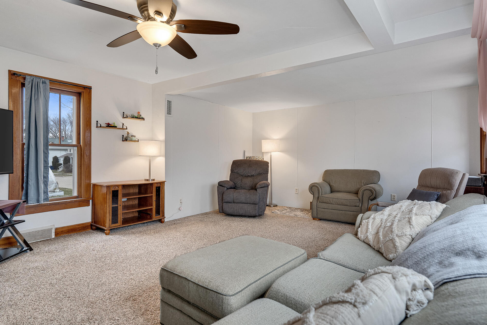 818 Long Court Sparta, WI 54656 - Photo 8 of 26 living room