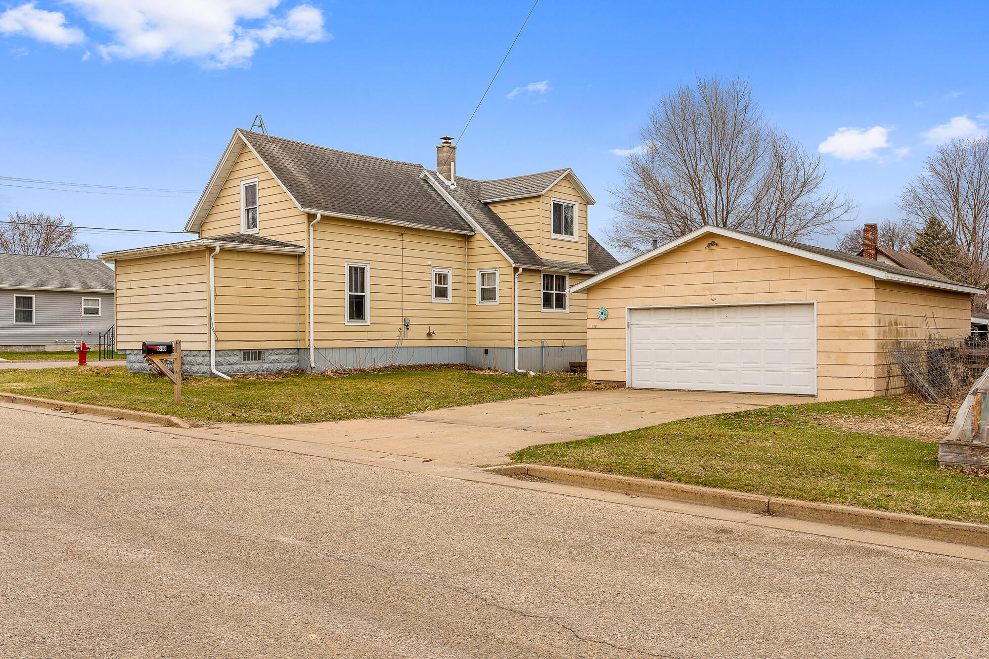 818 Long Court Sparta, WI 54656 - Photo 19 of 26 large detached garage