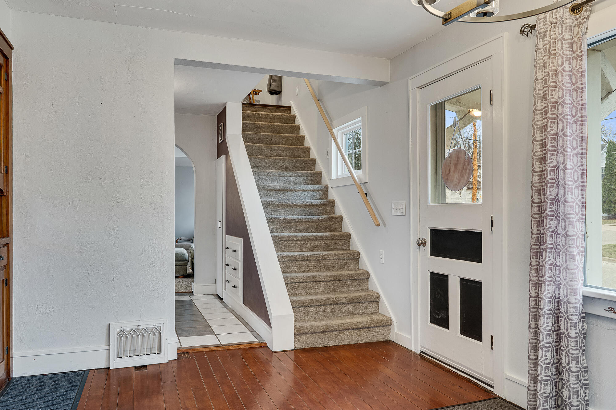 818 Long Court Sparta, WI 54656 - Photo 3 of 26 Entry