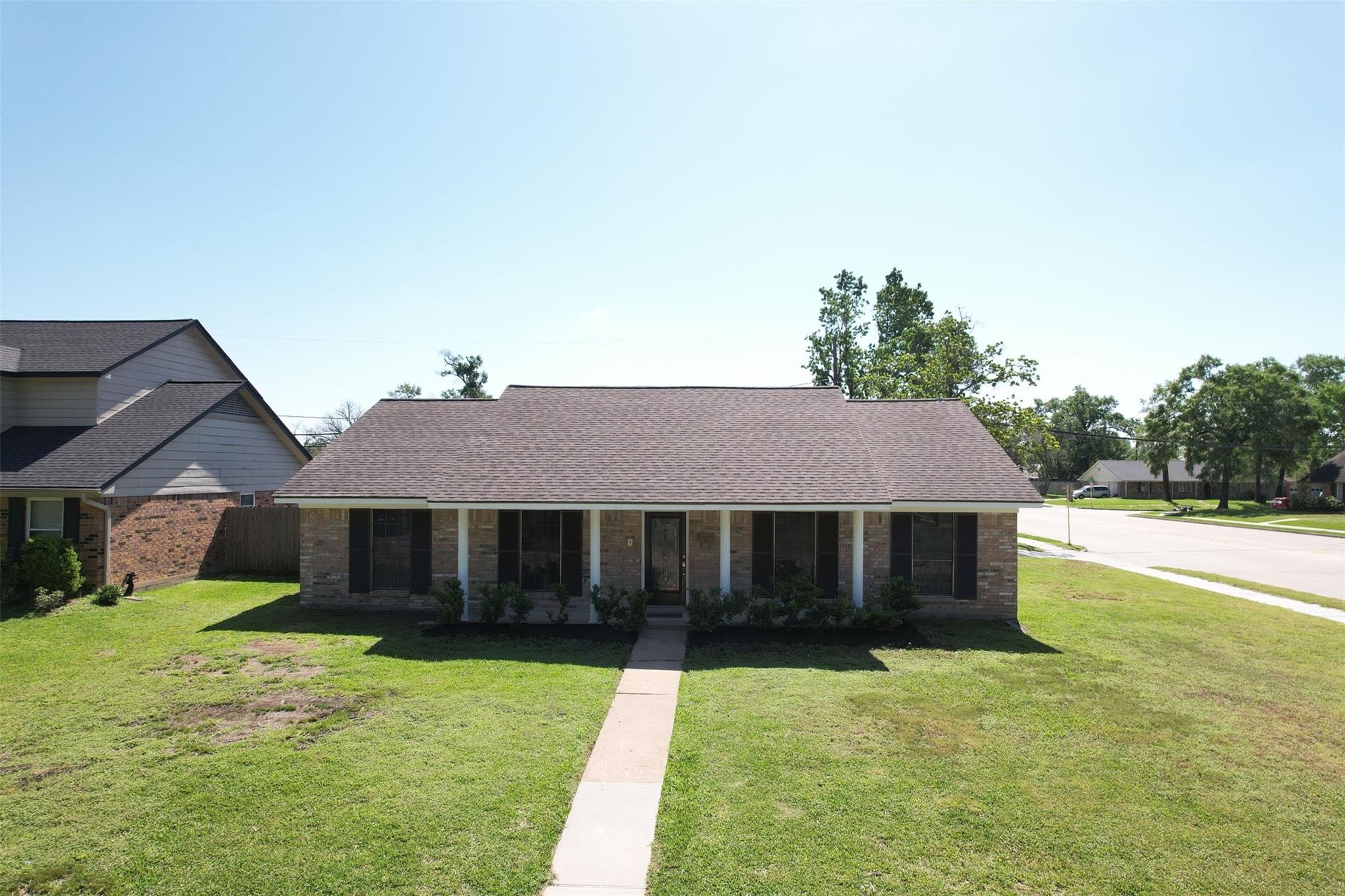 415 Sevenhampton Lane Houston, TX 77015 - Photo 2 of 32 a front view of a house with a yard