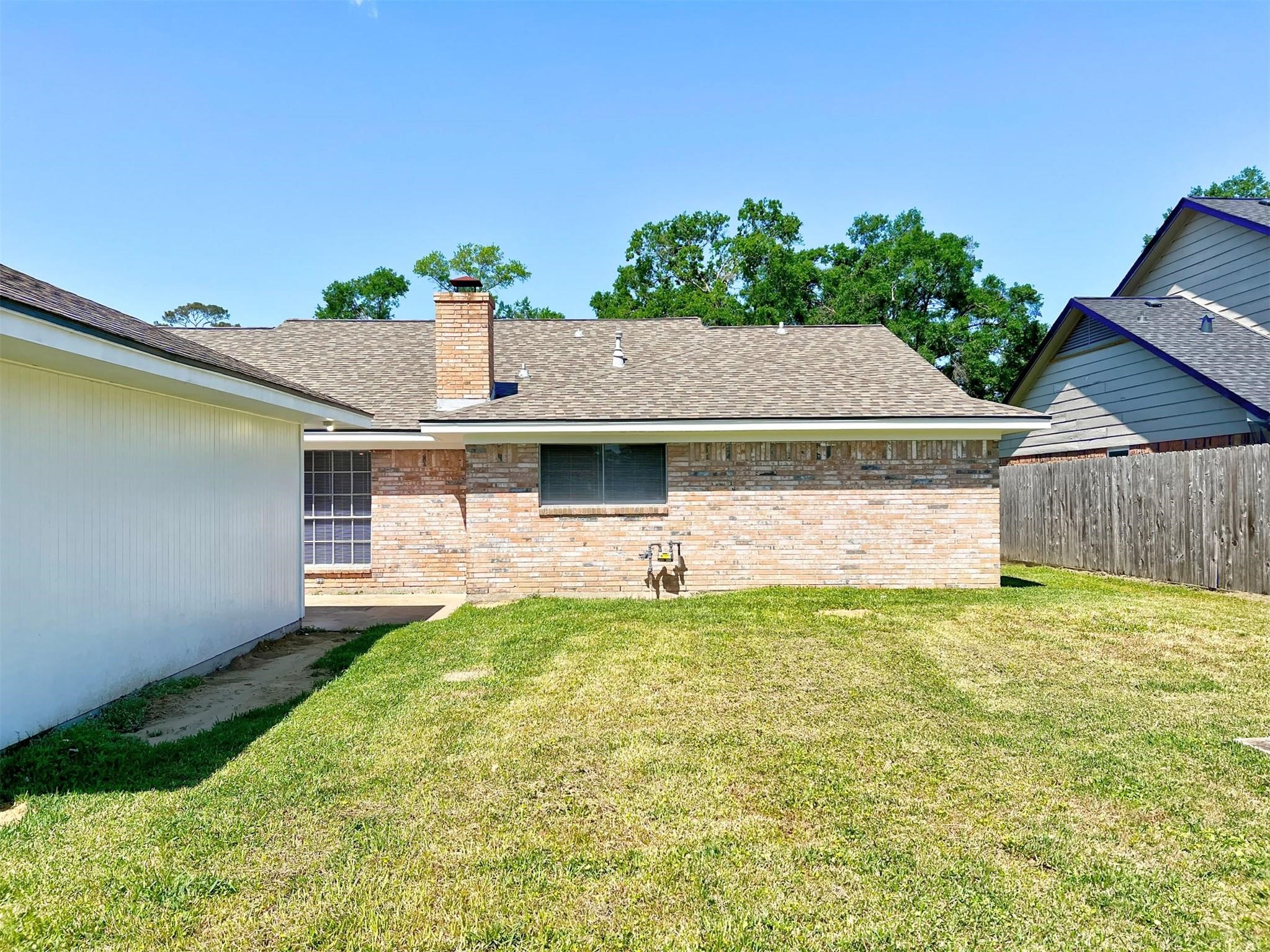 415 Sevenhampton Lane Houston, TX 77015 - Photo 30 of 32 a view of a yard in front of a house with a large tree