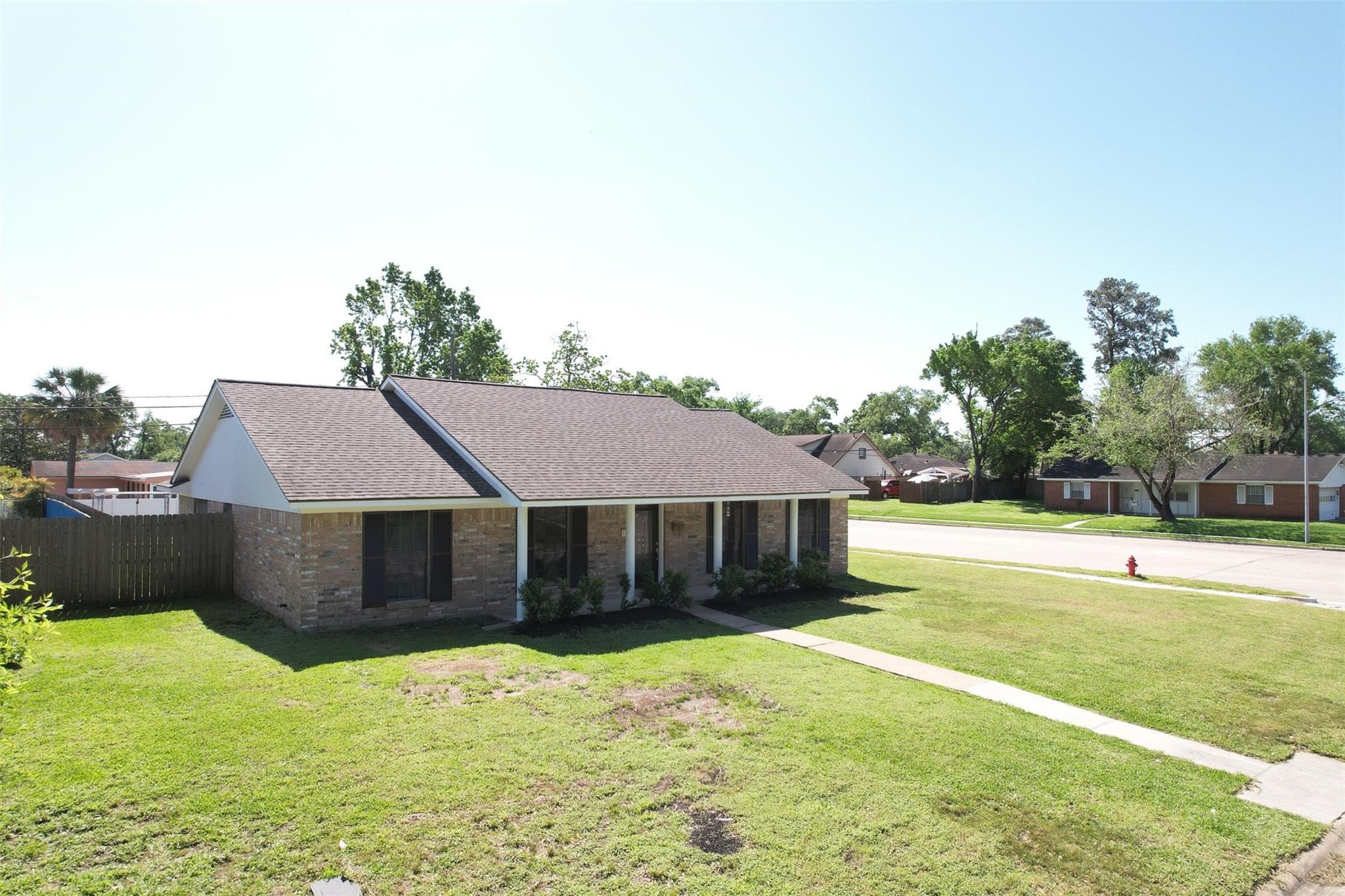 415 Sevenhampton Lane Houston, TX 77015 - Photo 3 of 32 a view of a house with a swimming pool