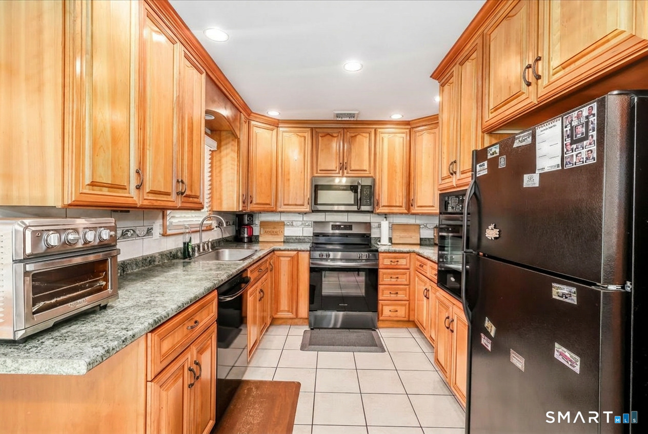 46 Jeanette Road Danbury, CT 06811 - Photo 8 of 35