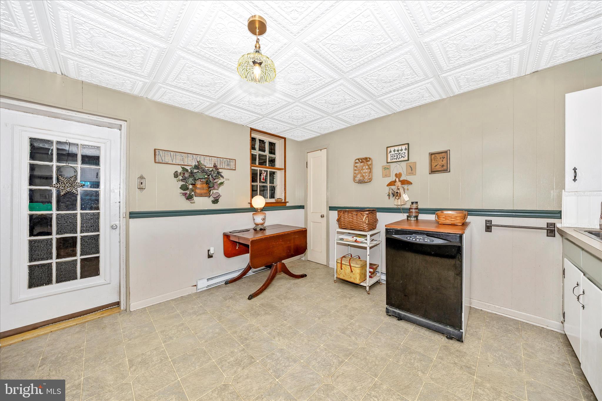 30 West Potomac Street Williamsport, MD 21795 - Photo 16 of 52 a living room with furniture and a window