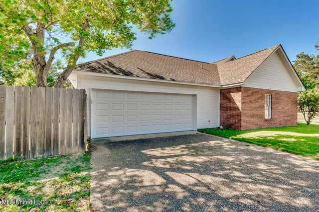 $279,500 | 301 White Oak Drive, Brandon, MS 39047