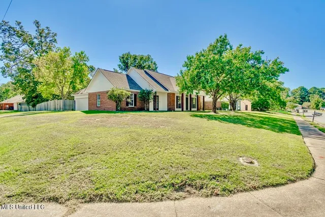 $279,500 | 301 White Oak Drive, Brandon, MS 39047