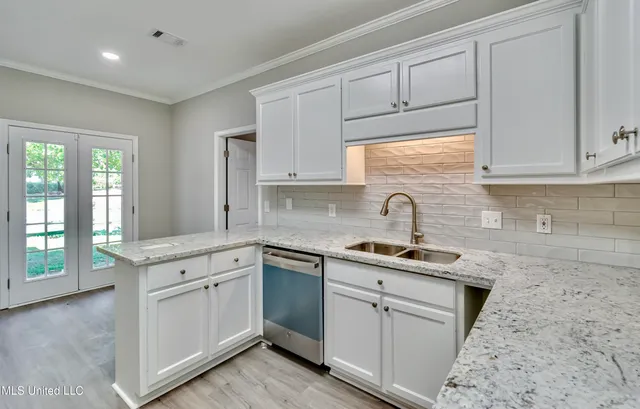 $279,500 | 301 White Oak Drive, Brandon, MS 39047