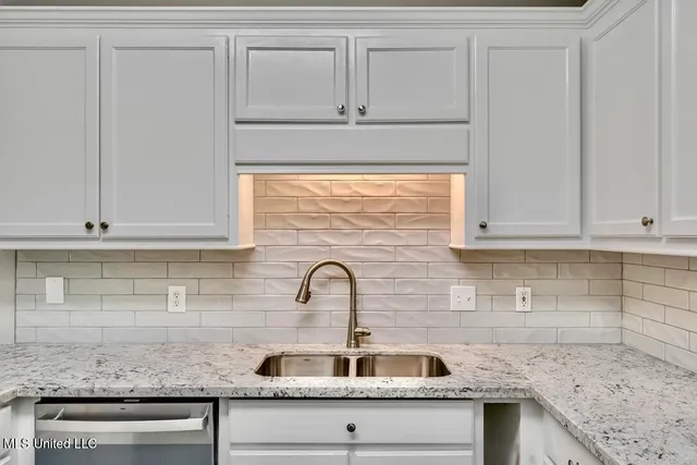 $279,500 | 301 White Oak Drive, Brandon, MS 39047