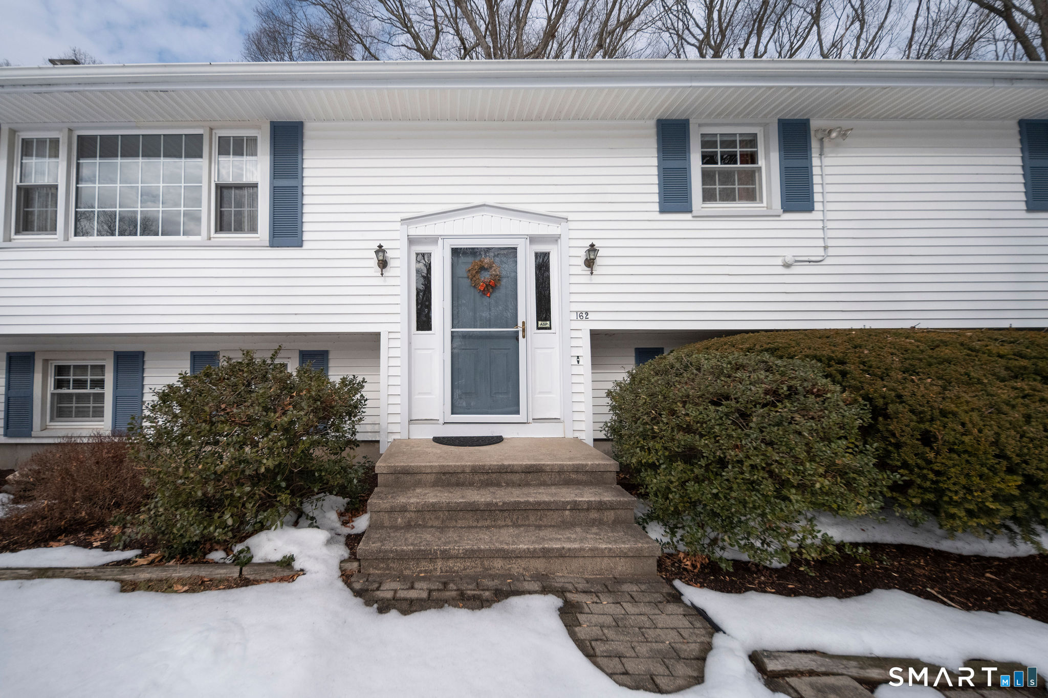 162 Yankee Peddler Path Madison, CT 06443 - Photo 5 of 39 a front view of a house