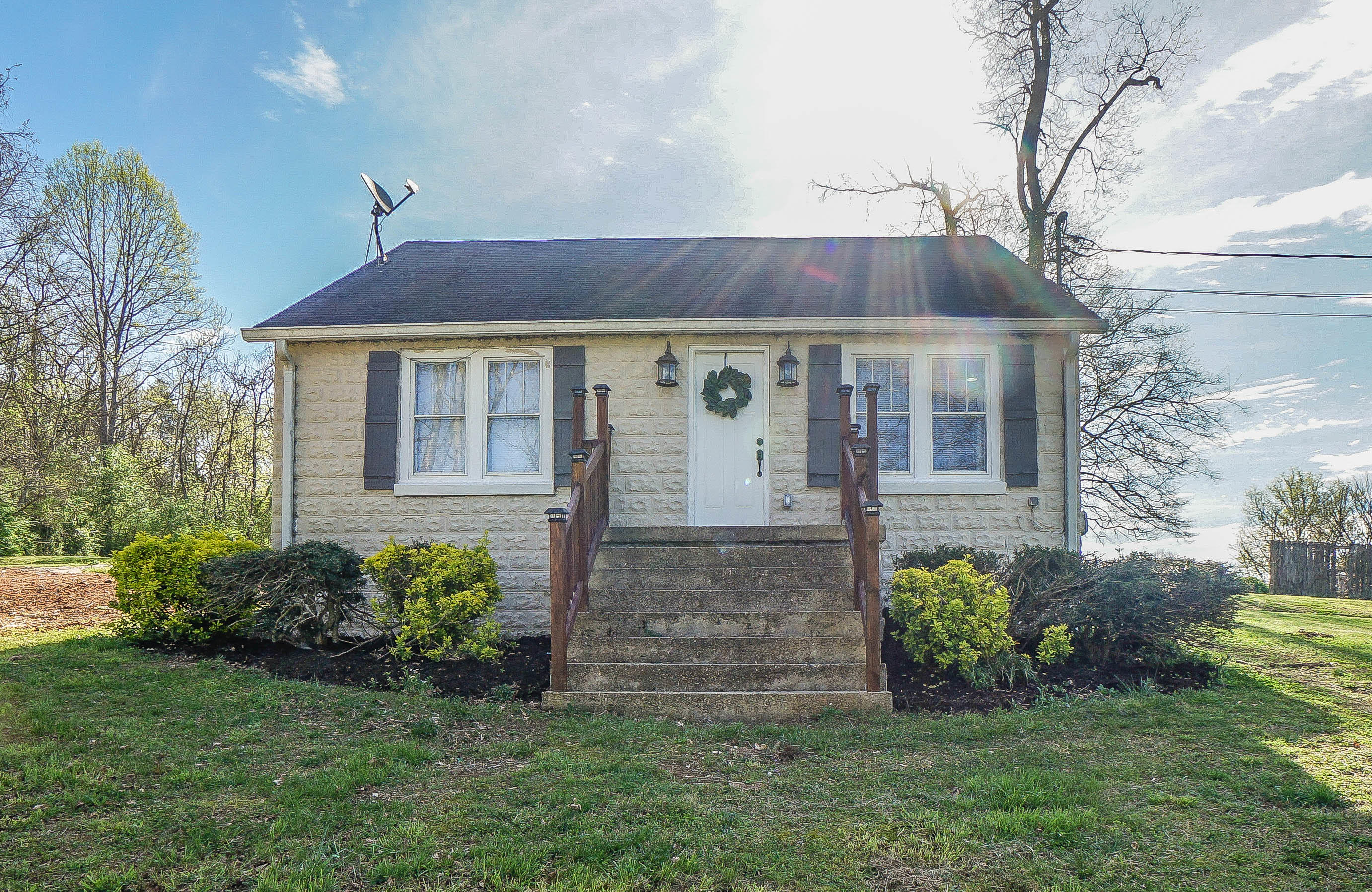 838 Sinking Springs Road Clinton, TN 37716 - Photo 3 of 40 55