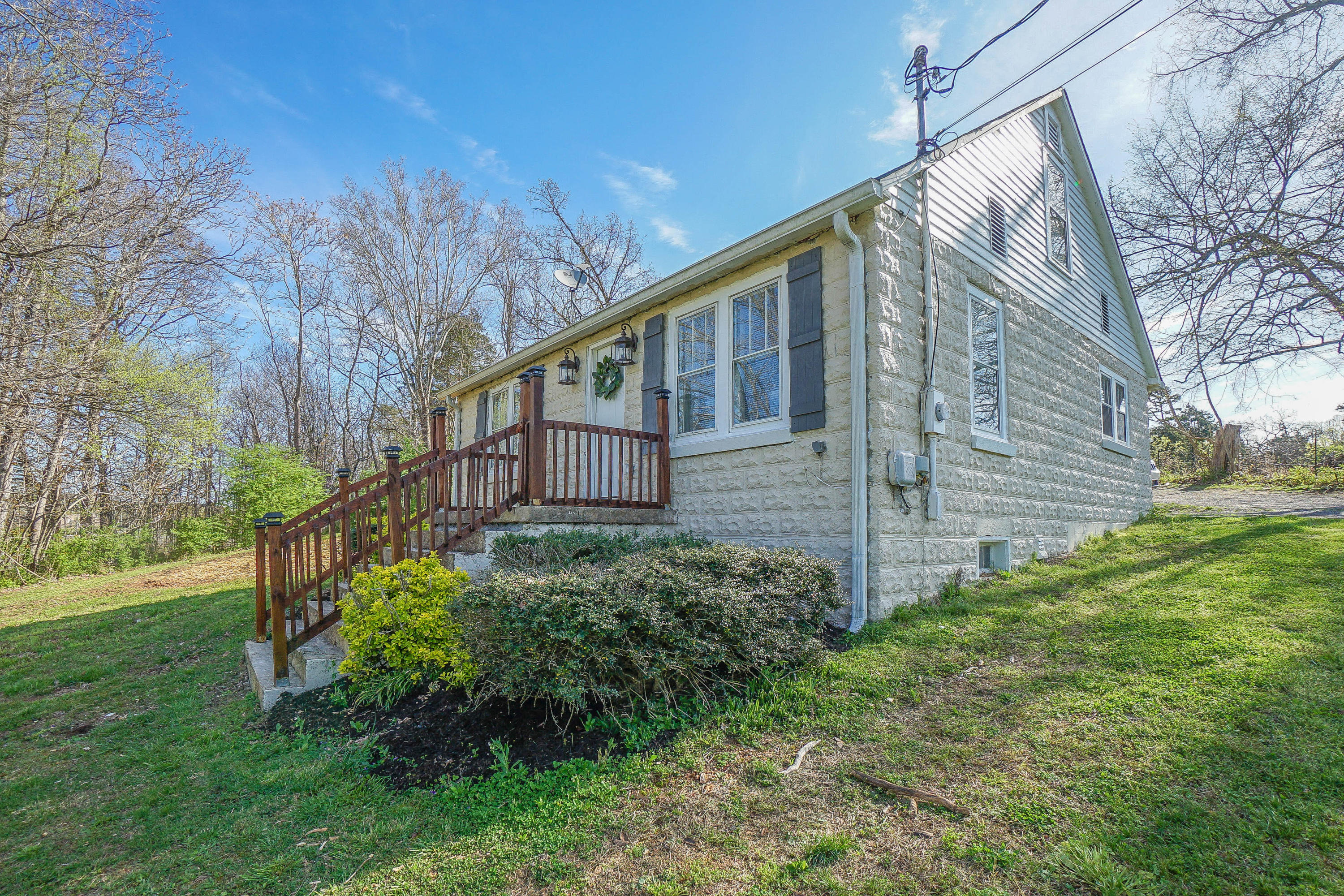 838 Sinking Springs Road Clinton, TN 37716 - Photo 5 of 40 53