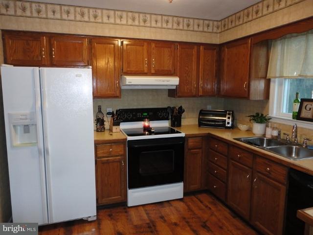 804 East Brubaker Valley Road Lititz, PA 17543 - Photo 4 of 23