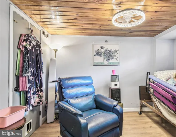 a view of an house with backyard and outdoor kitchen